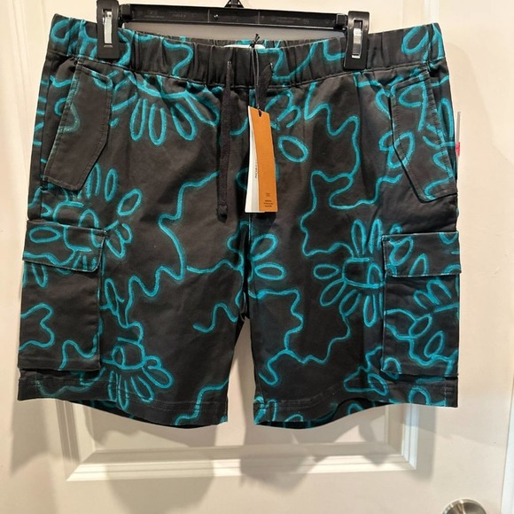 Cristina Martinez Gender Inclusive Print Cargo Shorts I - Picture 10 of 13